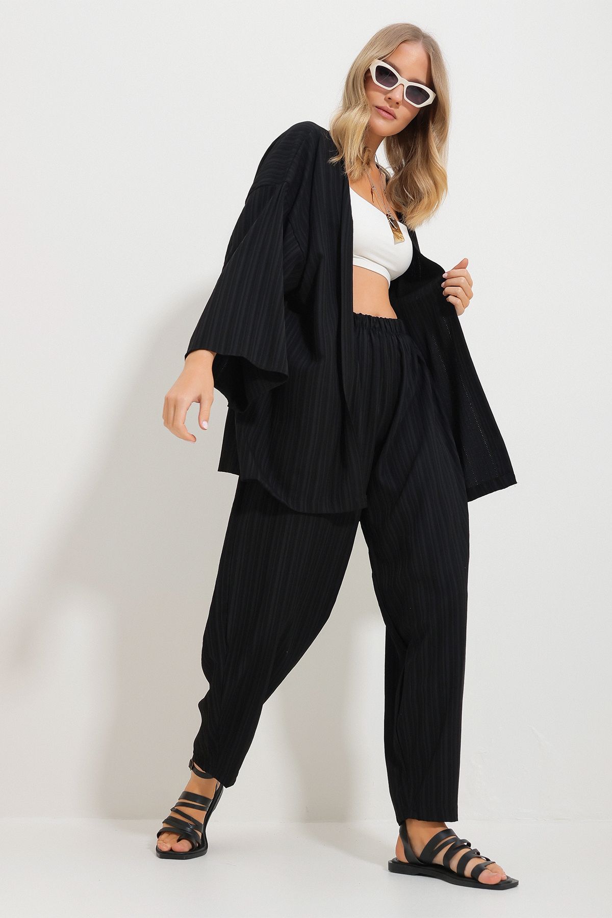 Trend Alaçatı Stili Kadın Siyah Rahat Kesim Pantolon Kimono Ceket Dokuma İkili Takım Alc-X11694