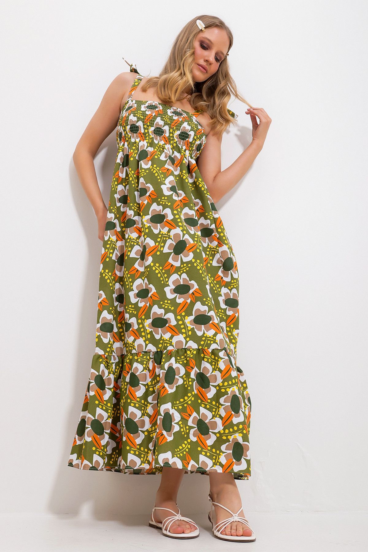 Trend Alaçatı Stili Kadın Haki Askılı Eteği Volanlı Çiçek Desenli Gipeli Dokuma Elbise Alc-X11734