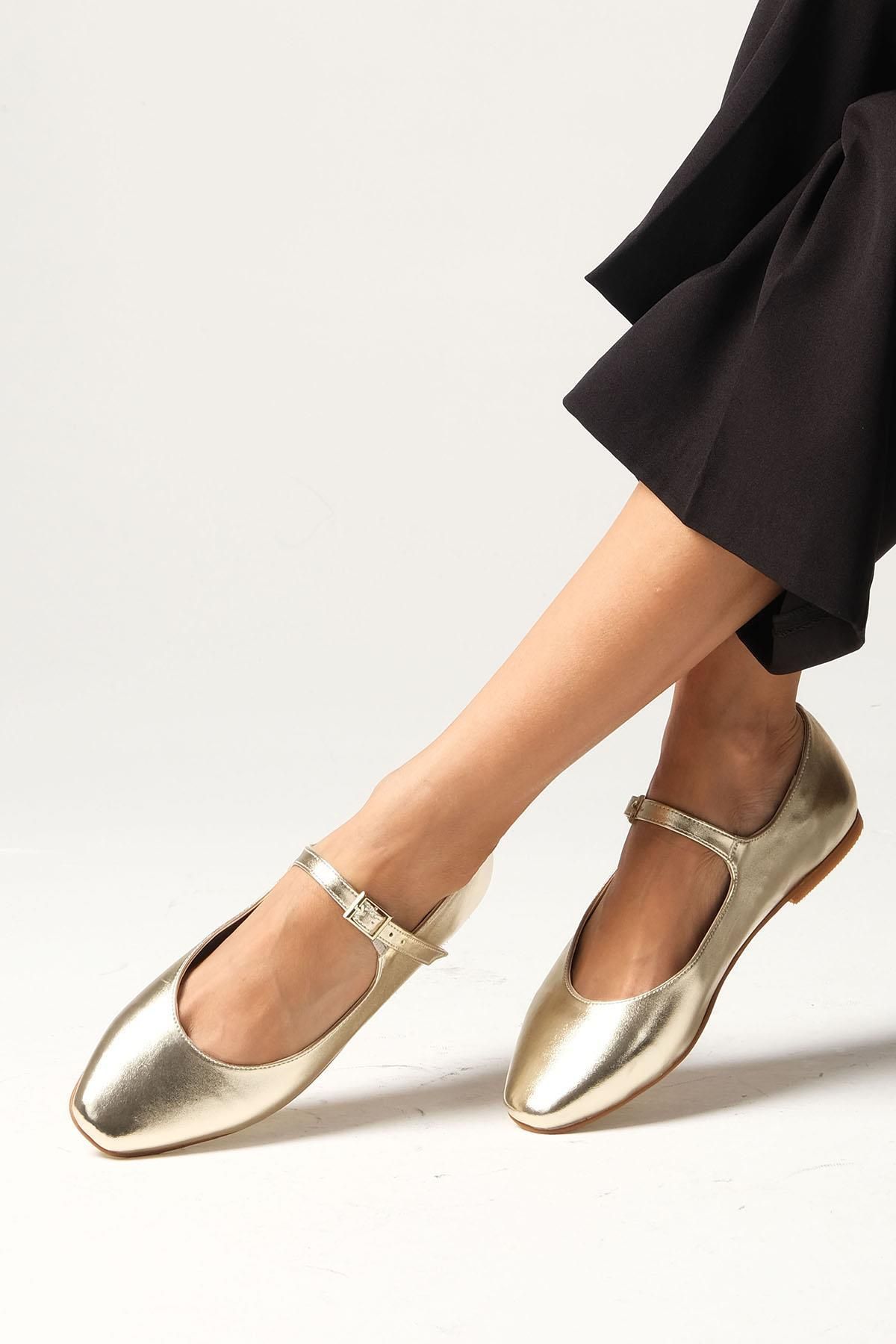 Mio Gusto Altın Renk Küt Burunlu Kadın Babet Ayakkabı