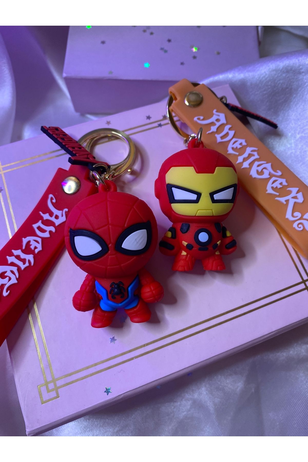 AVENGERS 1 adet Avengers karakterli spider man veya ıron men anahtarlık figür çanta süsü hediyelik