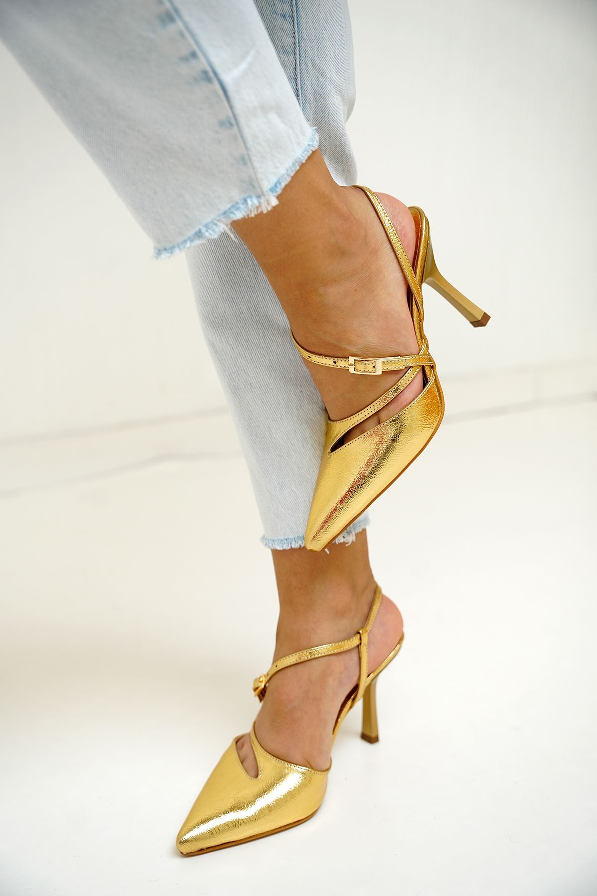 LAMİNTA Femme Gold Asimetrik Kesim Topuklu Ayakkabı