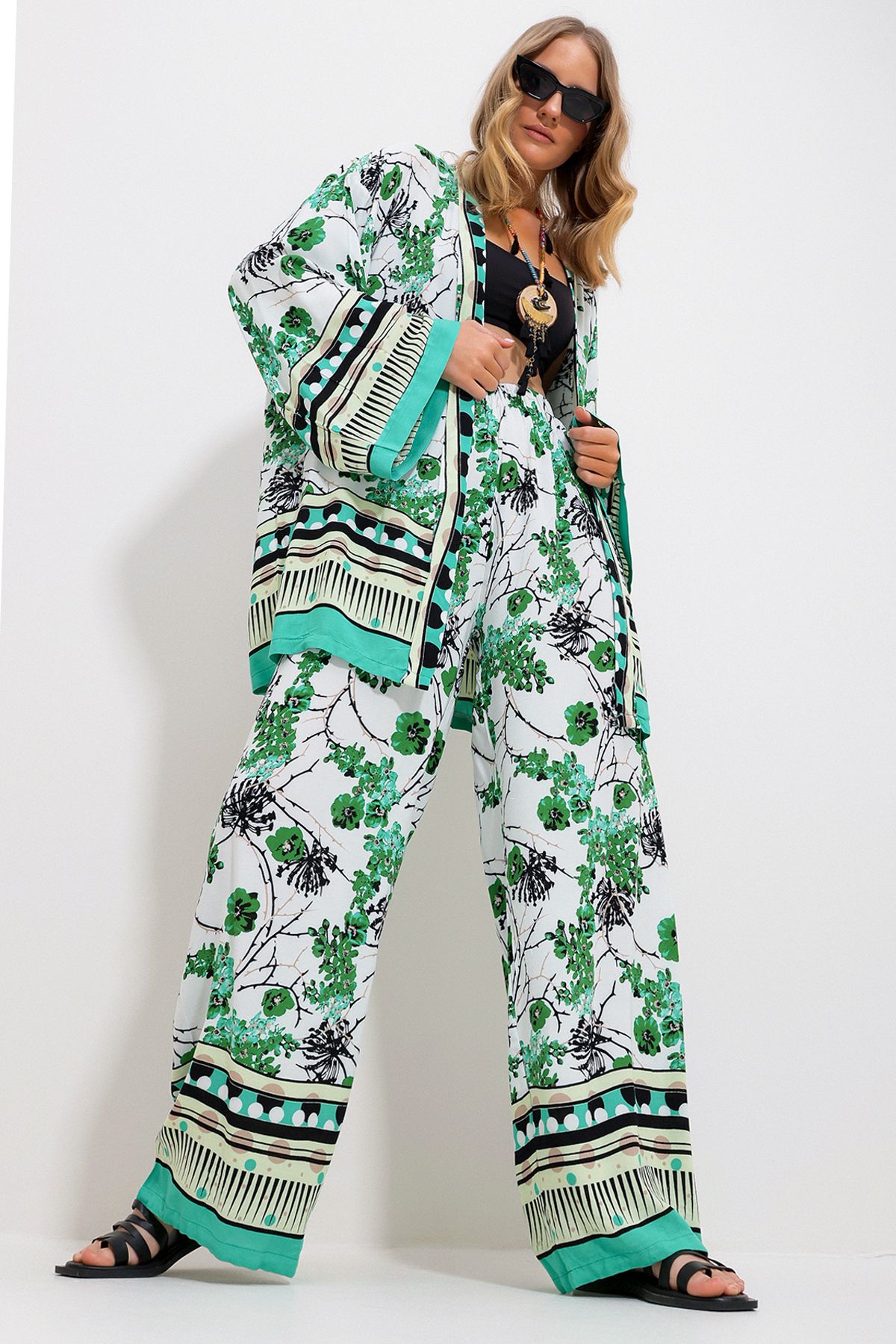 Trend Alaçatı Stili Kadın Yeşil-Beyaz Kimono Ceket Ve Palazzo Pantolon Takım Alc-X11751