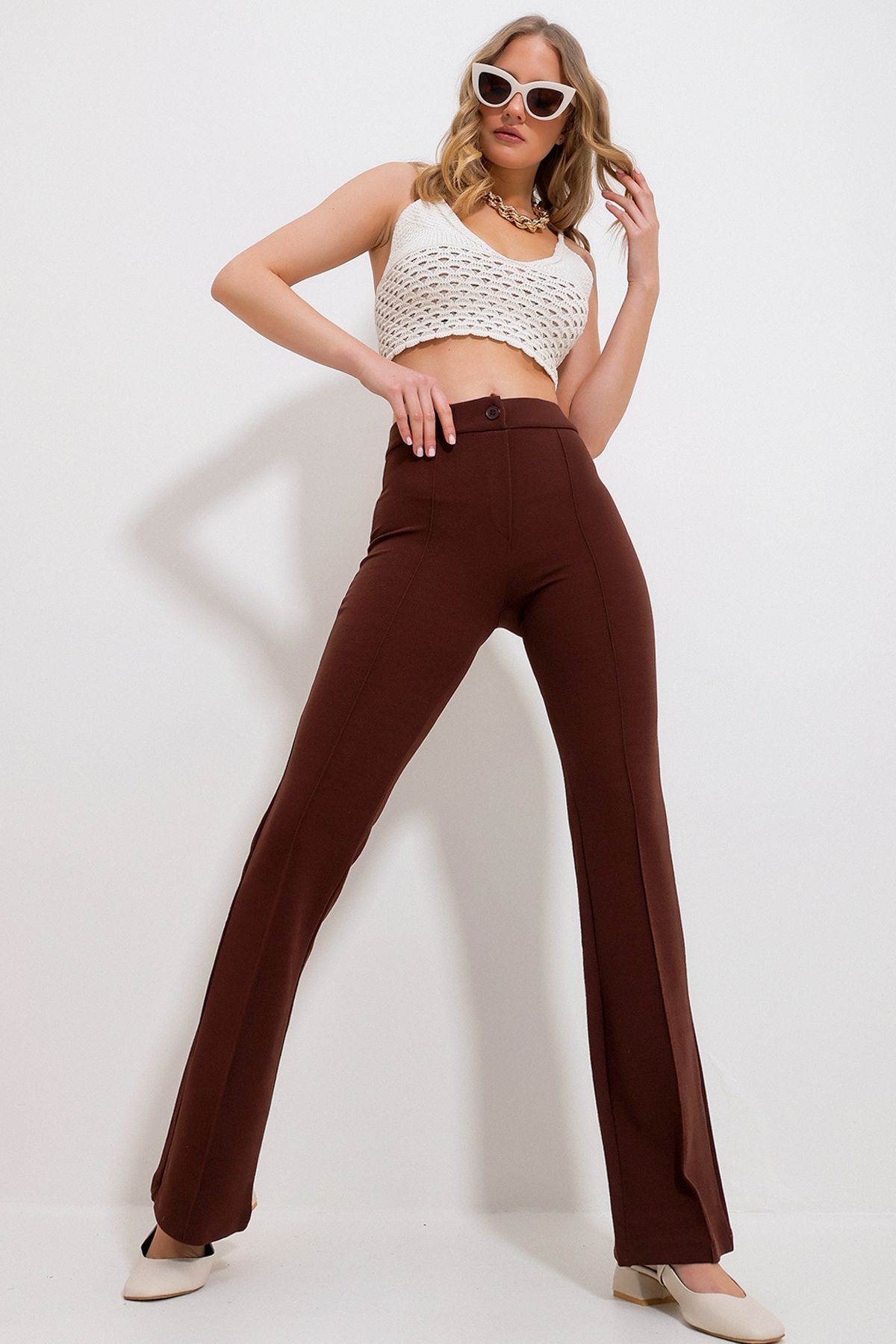Trend Alaçatı Stili Kadın Kahve Yüksek Bel Önü Çimalı Bol Paça Likralı Pantolon ALC-X9979