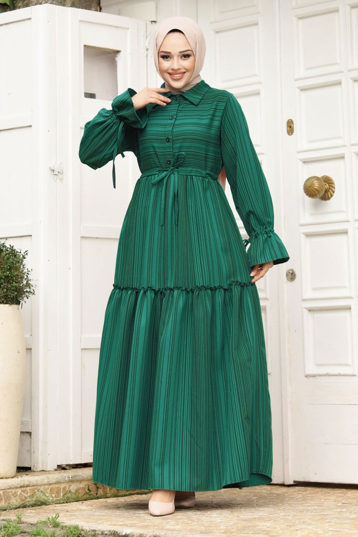 Tesettür Dünyası Beli Büzgülü Eteği Fırfır Detaylı Elbise TSD240240 Zümrüt Yeşili
