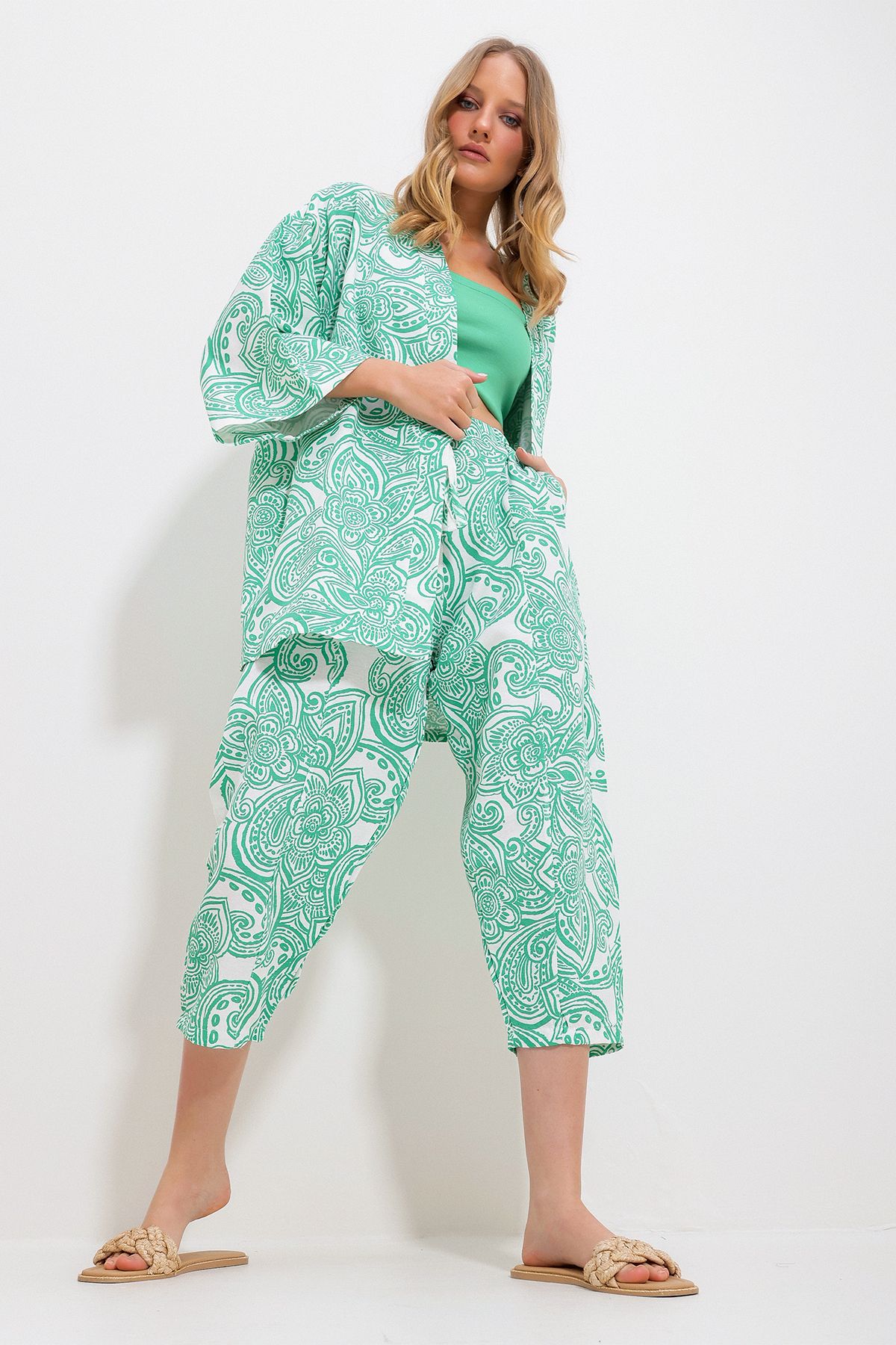Trend Alaçatı Stili Kadın Yeşil Desenli Kimono Ceket Ve Pantolonlu Keten Dokuma Alt Üst Takım Alc-X11752