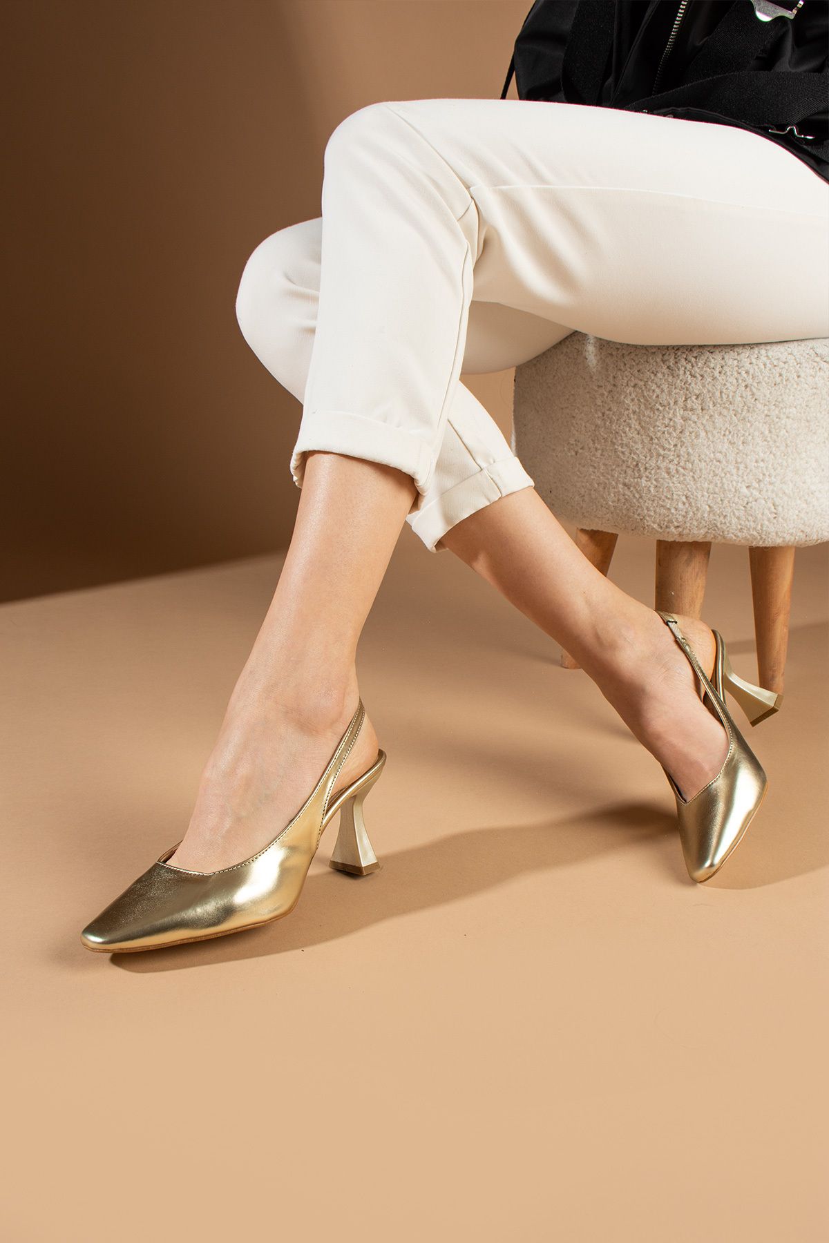 LEYLA STORE Leona Gold Klasik Topuklu Ayakkabı