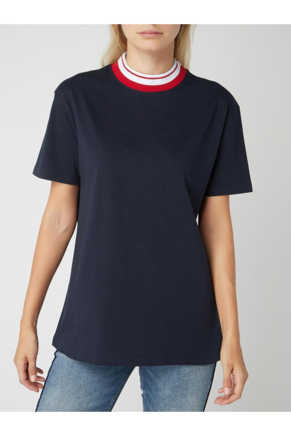 Calvin Klein Küçük Logo Patch Kadın Tişört