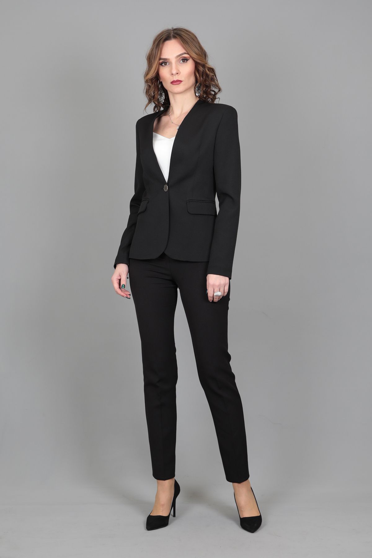 ÖNDER ÖZSOY Yakasız Tek Düğmeli Ceket & Boru Paça Pantolon Takım-siyah