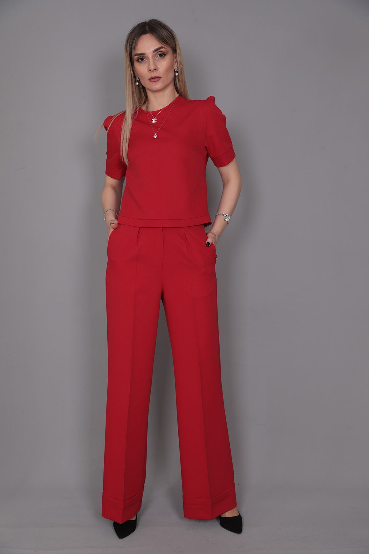 ÖNDER ÖZSOY Kayık Yaka Kısa Kol Bluz & Duble Paça Yüksek Bel Pantolon Takım-kırmızı