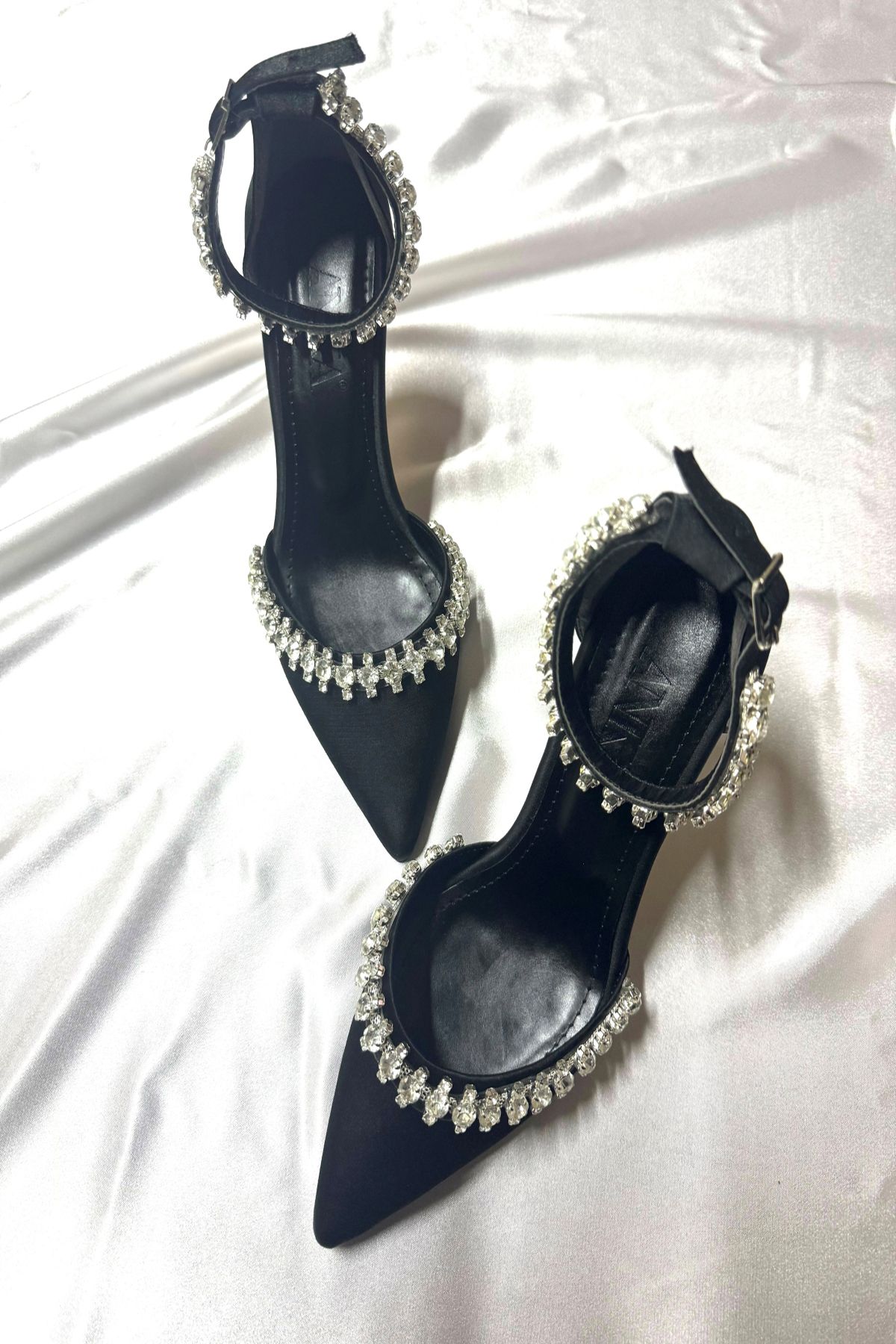 TrendyAnka Lady Saten Siyah Kristal Taşlı 8 Cm Şeffaf Topuklu Sivri Burunlu Abiye Ayakkabı