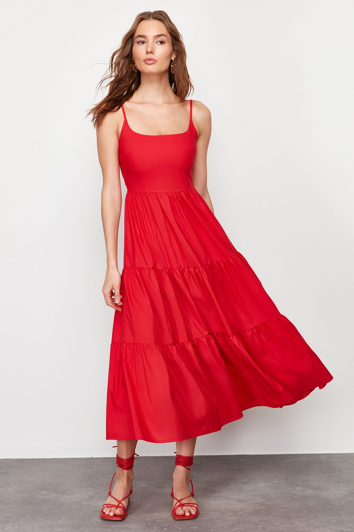 TRENDYOLMİLLA Kırmızı Eteği Belden Açılan Pamuk Karışımlı Maxi Dokuma Elbise TWOSS24EL00386