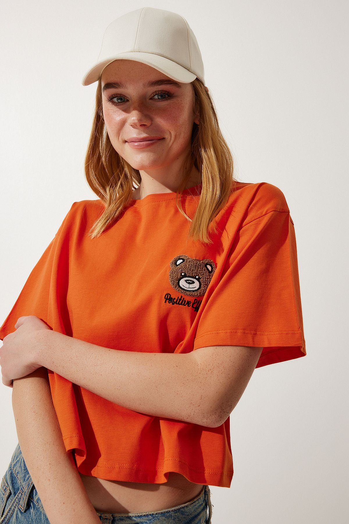 Happiness İstanbul Kadın Oranj Ayıcık Armalı Crop Örme T-Shirt HF00456
