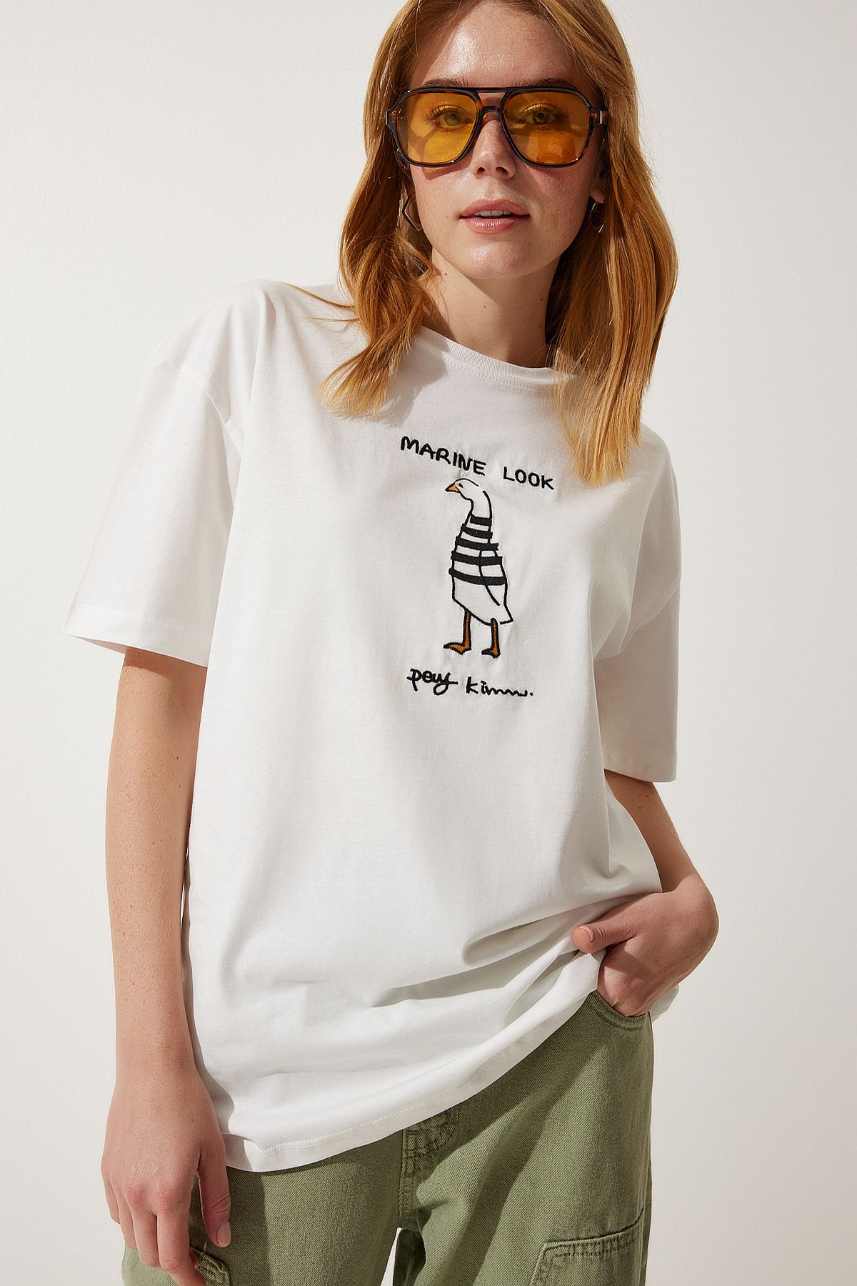 Happiness İstanbul Kadın Beyaz Nakışlı Oversize Örme T-Shirt NJ00140