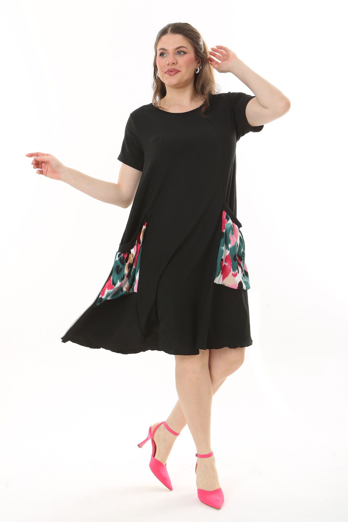 Madwilo Kadın Cepli Siyah Pembe Çiçek Desen Standart Beden Salaş Esnek Elbise