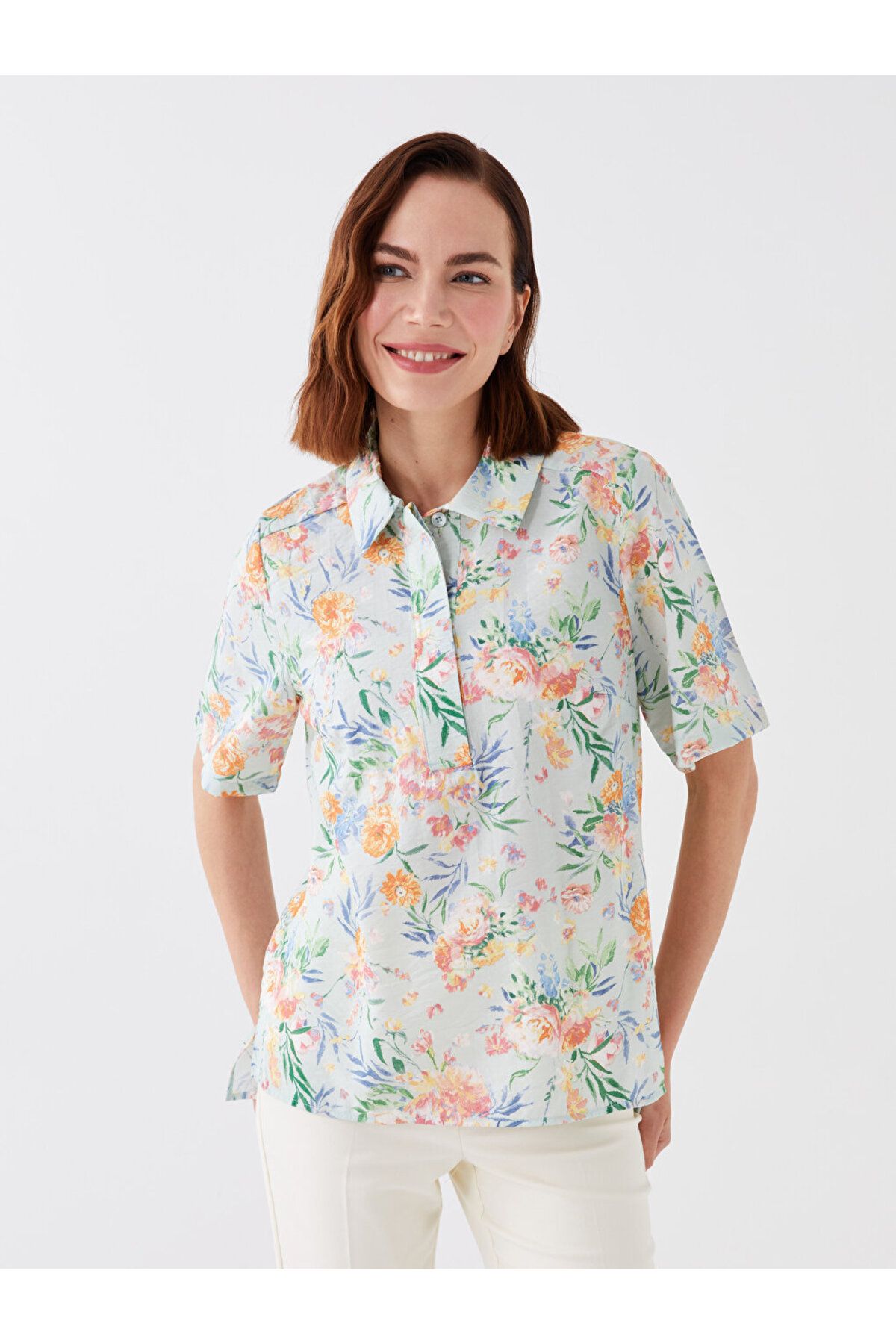 LC Waikiki Gömlek Yaka Çiçekli Kısa Kollu Kadın Bluz