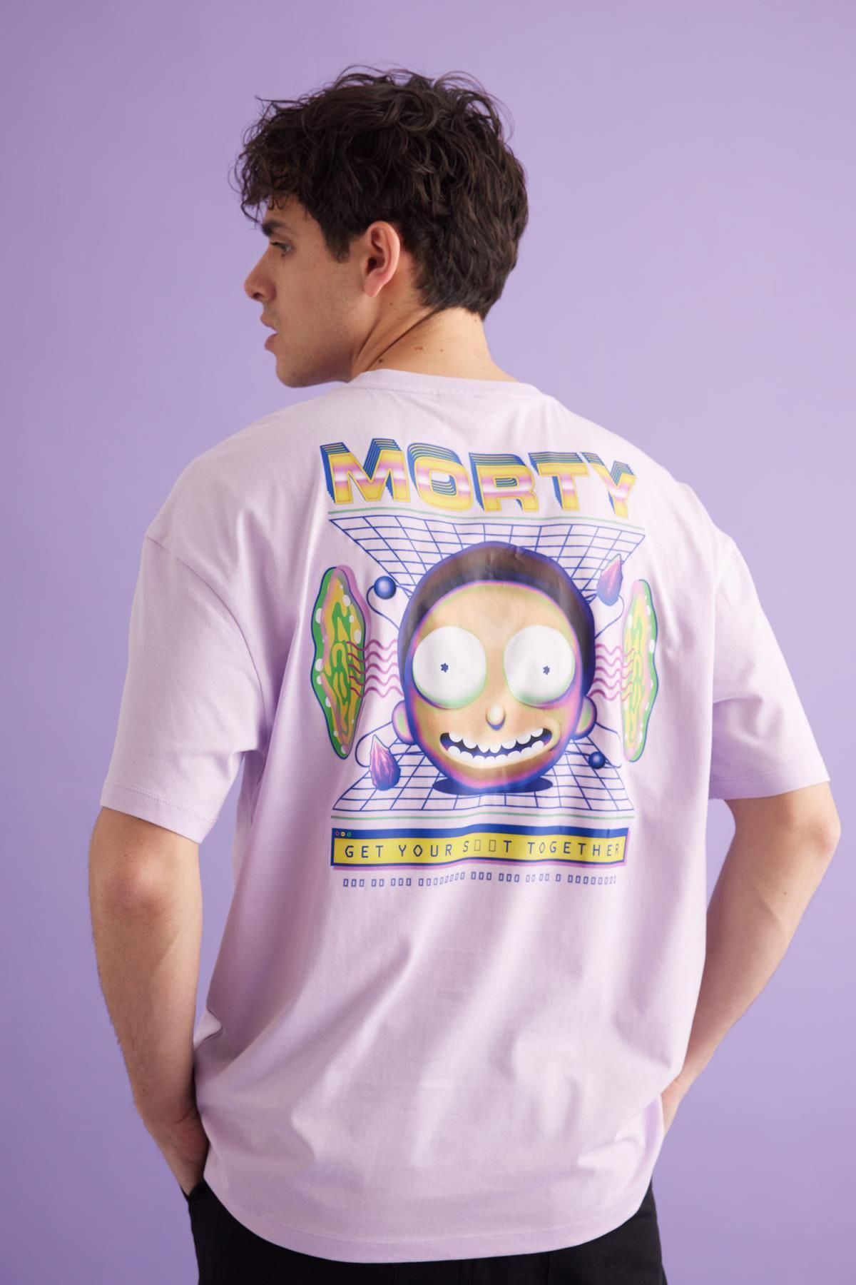 Defacto Rick And Morty Comfort Fit Bisiklet Yaka Sırt Baskılı Kısa Kollu 100 Pamuk Tişört Z7010az23sm