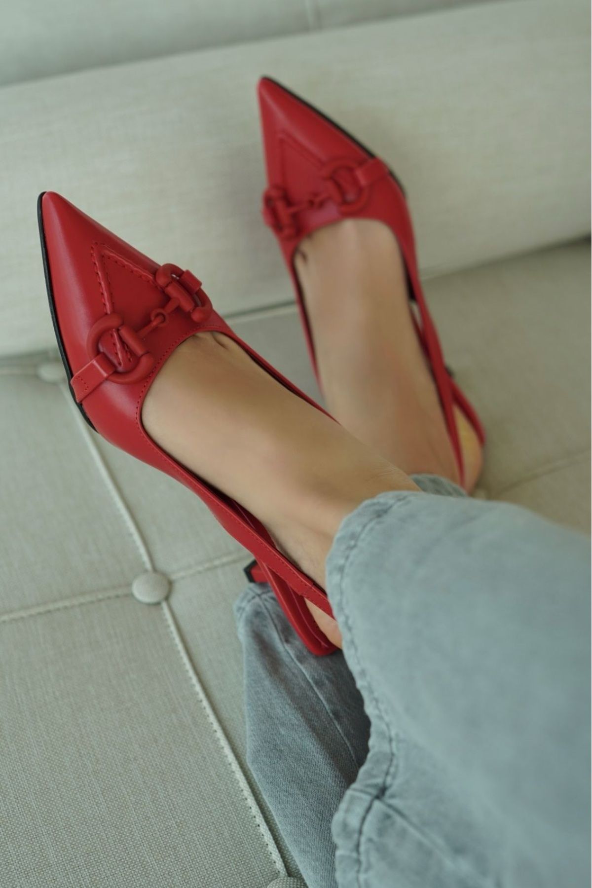 selinshoes Evanna Sivri Burunlu Toka Detaylı Kadın Topuklu Ayakkabı -  KIRMIZI