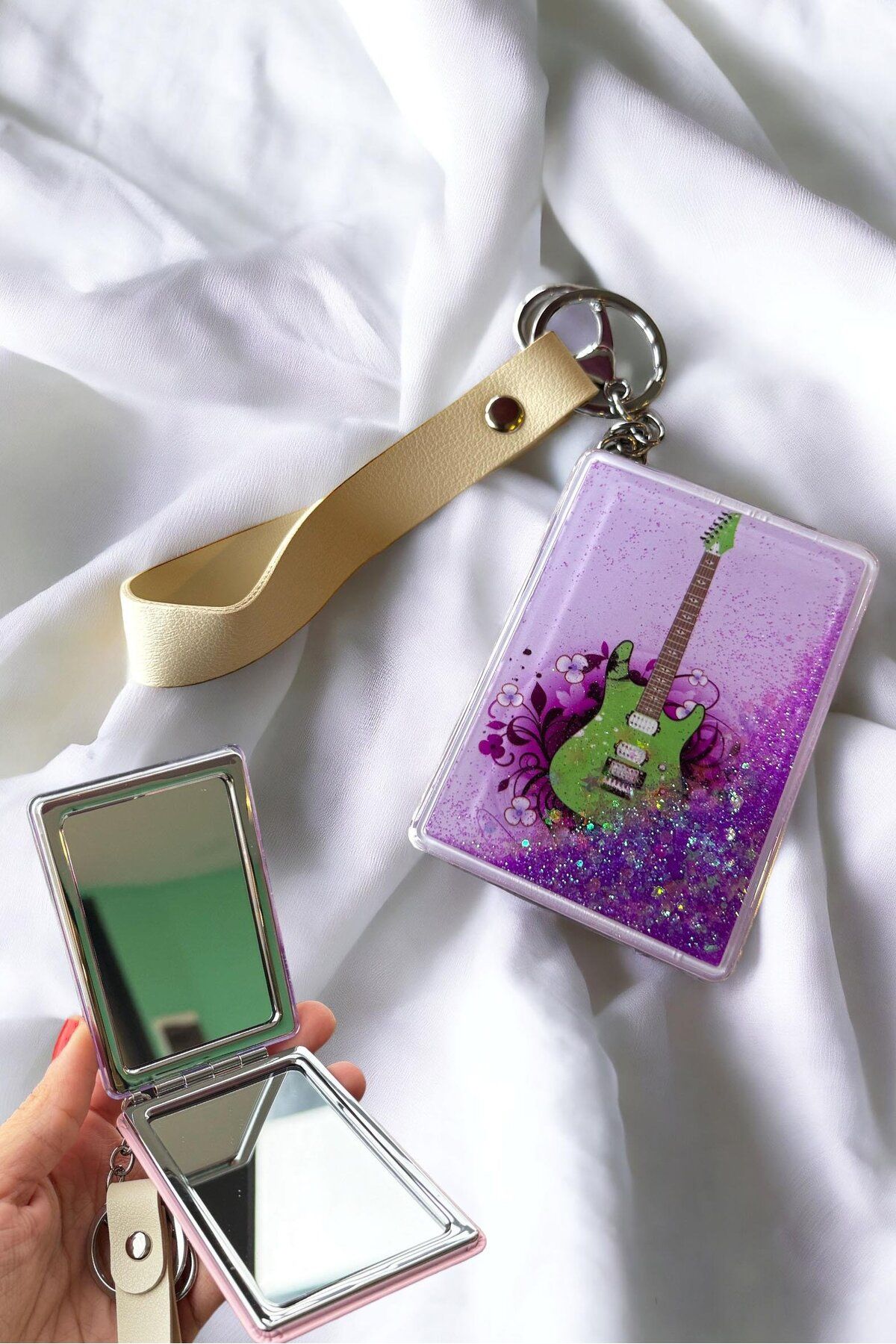 Takıştır Mor Renk Simli Gitar Figürlü Cep Aynası/ Anahtarlık