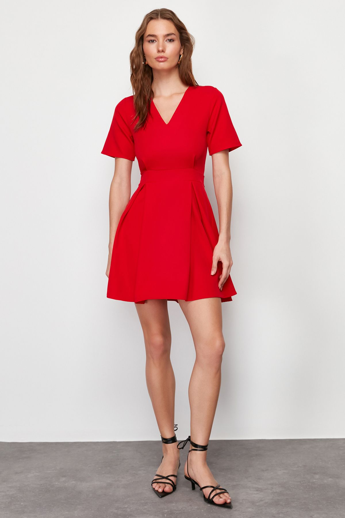 TRENDYOLMİLLA Kırmızı Kuşaklı Belden Açılan Mini Dokuma Elbise TWOSS24EL00504