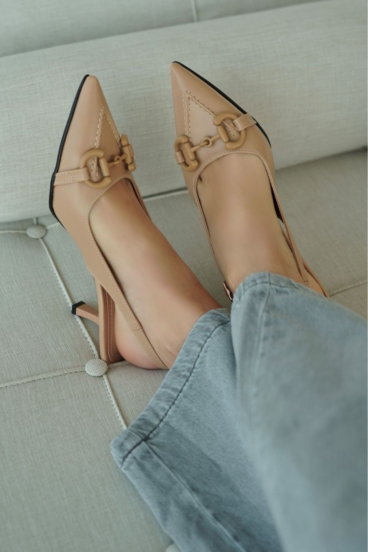 selinshoes Evanna Sivri Burunlu Toka Detaylı Kadın Topuklu Ayakkabı -  BEJ