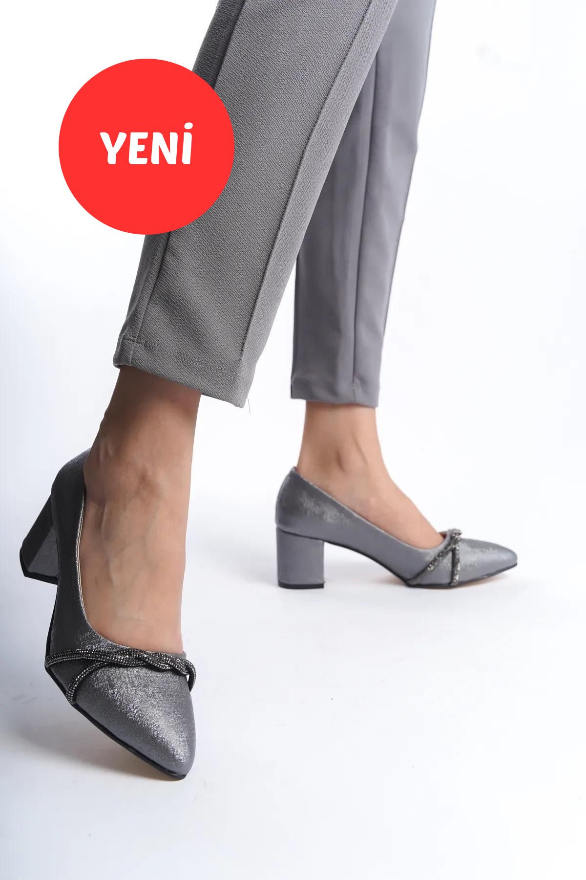 Deri Expres Kadın Kalın Topuklu Sivri Burunlu  Klasik Taşlı Abiye Ayakkabı