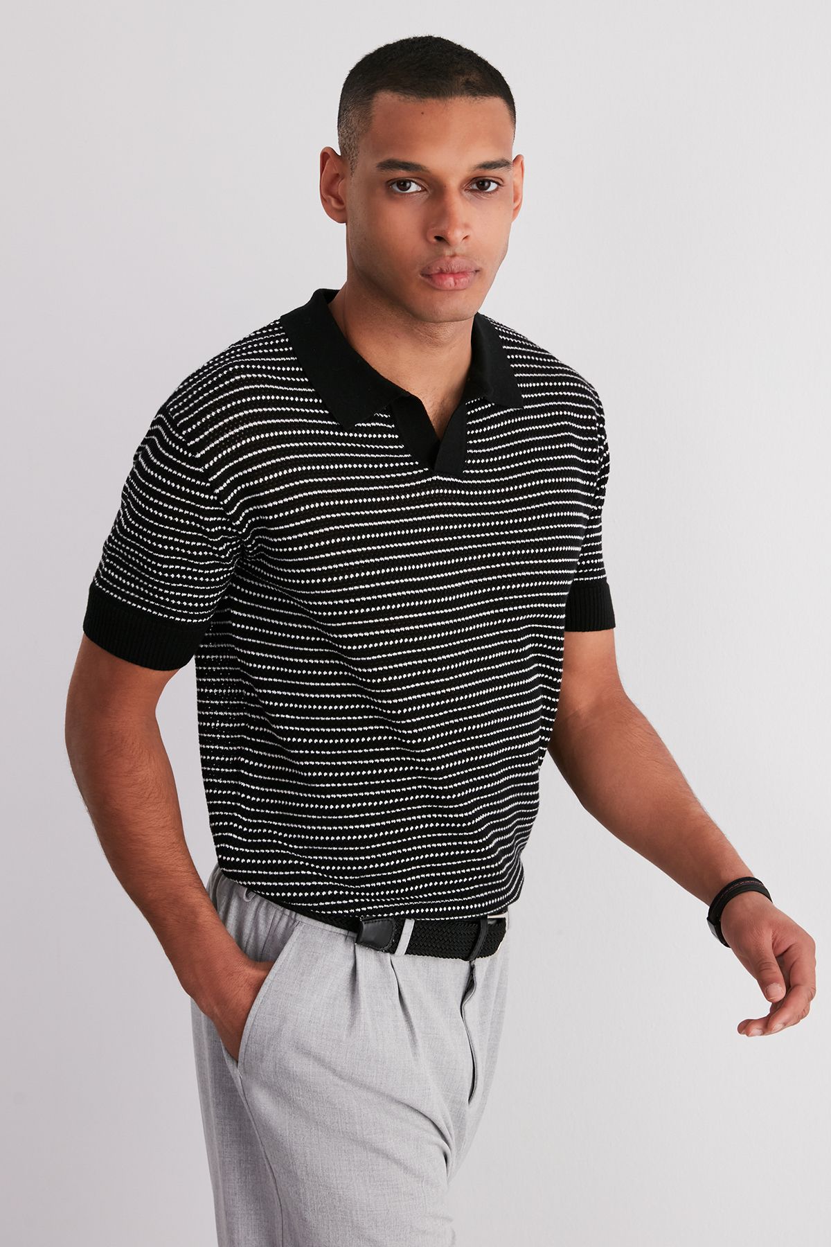 TRENDYOL MAN Siyah  Limited Edition Relaxed Kısa Kol Polo Yaka Triko T-shirt TMNSS23PO00026