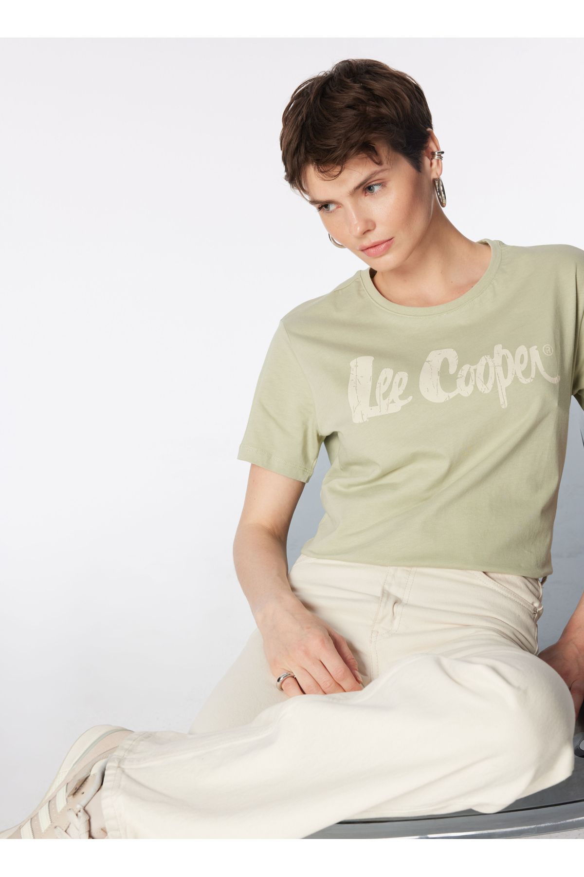Lee Cooper O Yaka Baskılı Açık Haki Kadın T-Shirt 242 LCF 242005 LONDONLOGO A. HAKİ