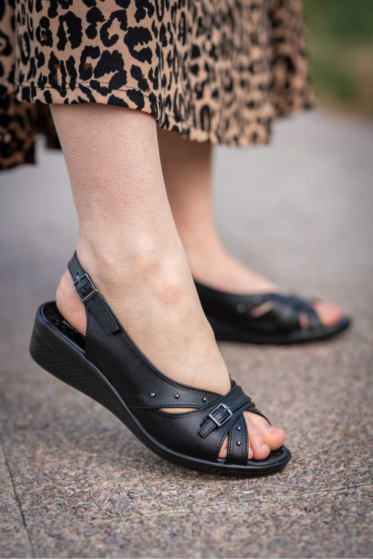 Cobbalt Kadın Siyah Zımbalı Taşlı Anne Ortopedik Günlük Sandalet Rm0812