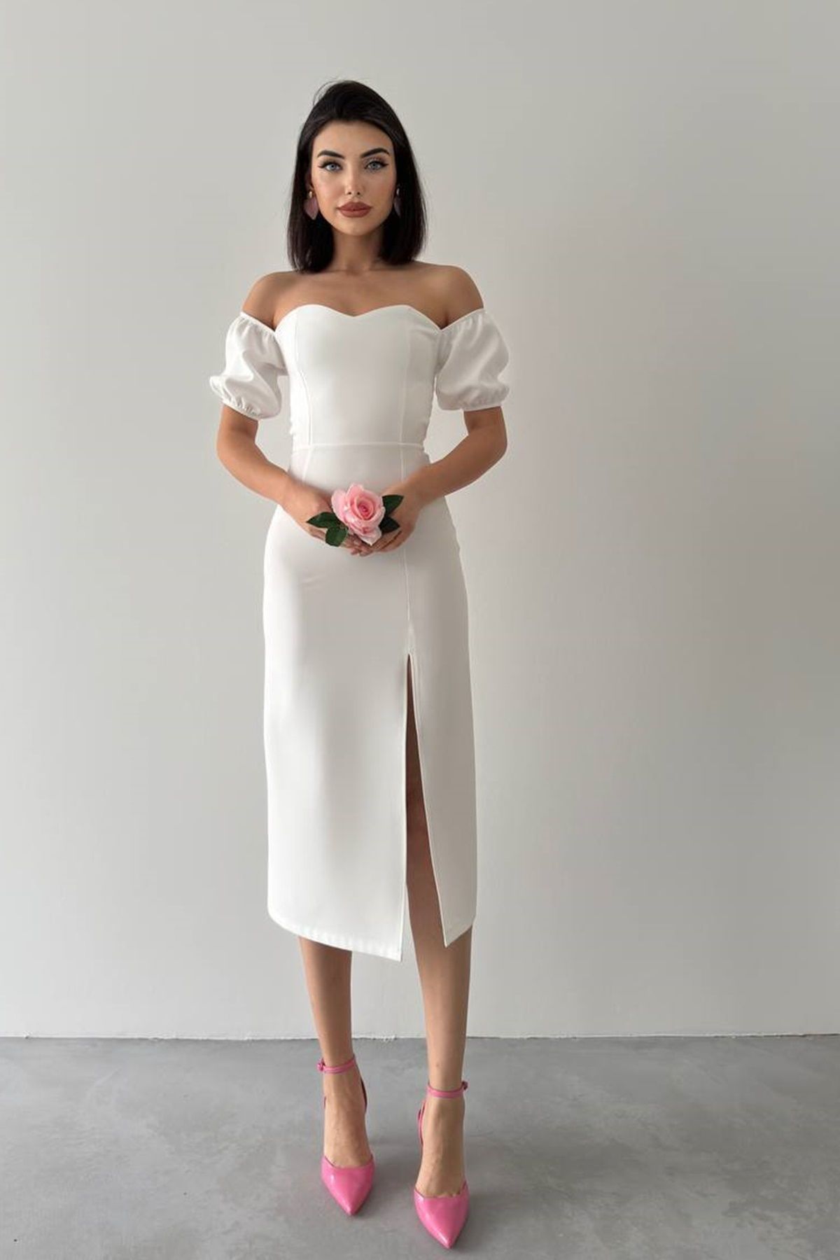 lovebox Kadın Atlas Kumaş Sırtı Bağlama Tasarımlı Straplez Yaka Yırtmaç Detaylı Midi Beyaz Abiye Elbise 227