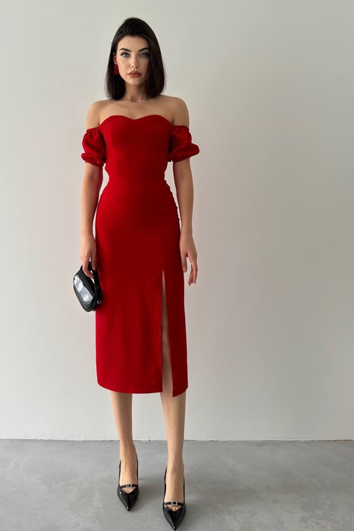 lovebox Kadın Atlas Kumaş Sırtı Bağlama Tasarımlı Straplez Yaka Yırtmaç Detay Midi Kırmızı Abiye Elbise 227