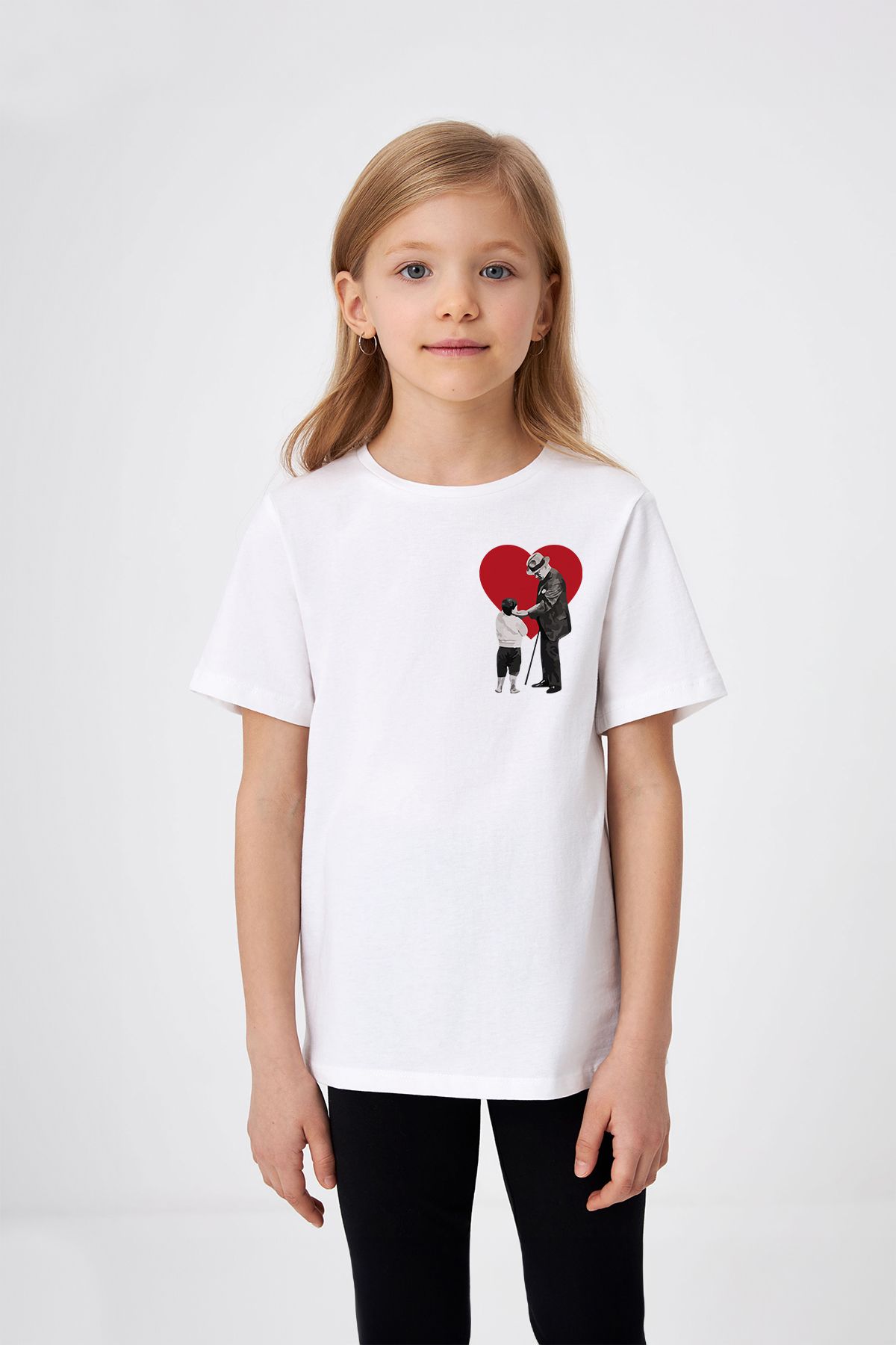 ADABEBEK Mustafa Kemal Atatürk'ün Çocuk Sevgisi Temalı Kalp Detaylı 23 Nisan Özel Baskılı Kız Çocuk Tişört