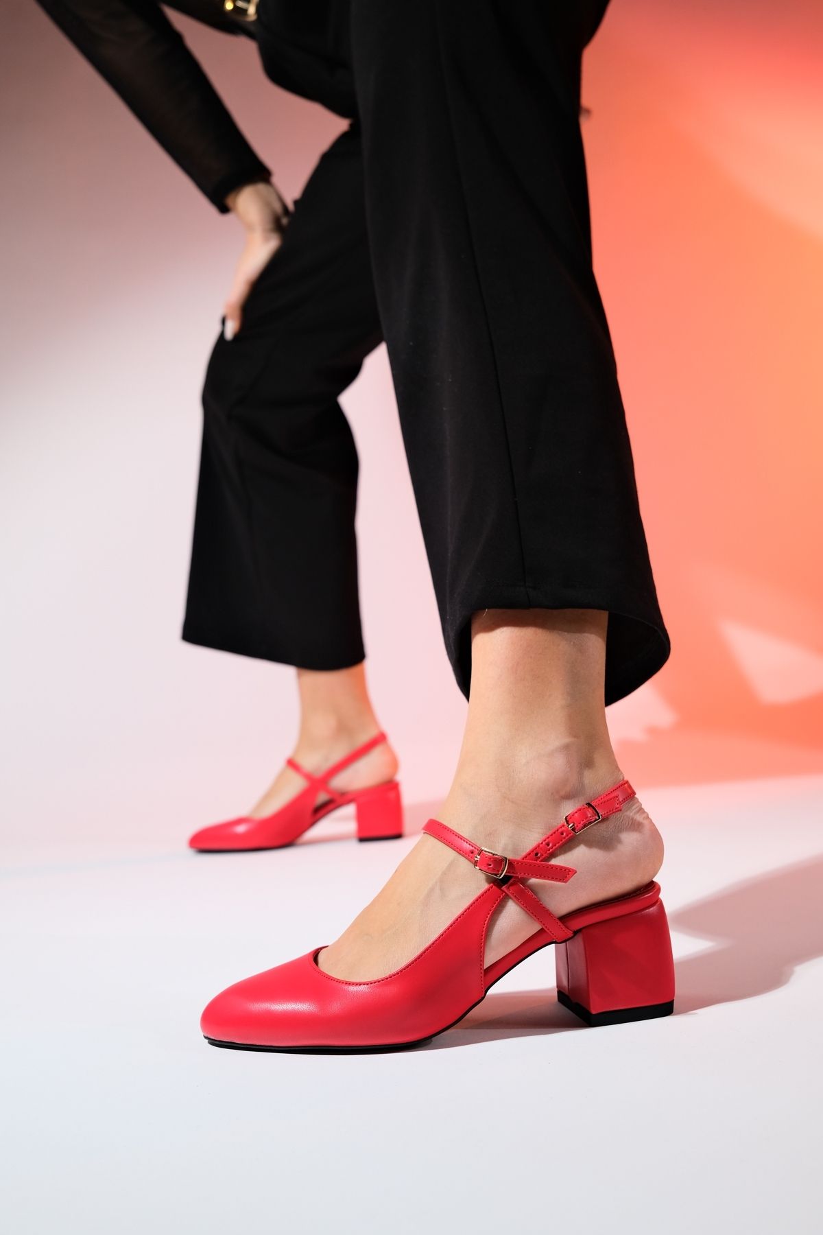 luvishoes MEDJA Kırmızı Cilt Kadın Arkası Açık Kalın Topuklu Ayakkabı