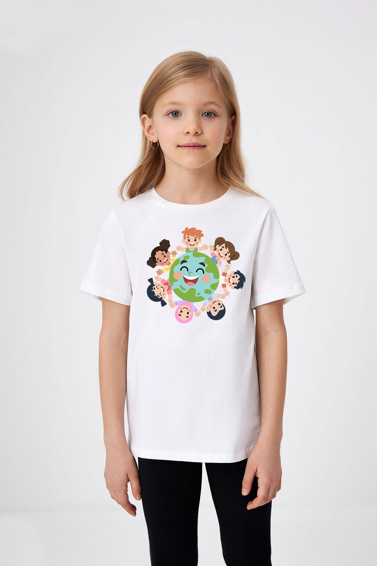 ADABEBEK El Ele Dünya Çocukları Desenli 23 Nisan Özel Baskılı Kız Çocuk Tişört