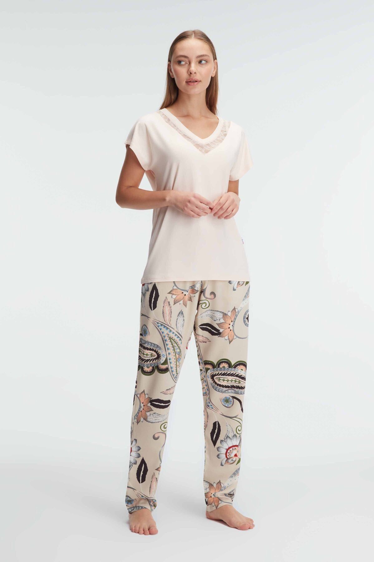 Anıl 9899 Kısa Kol V Yaka Kadın Viskon Çiçek Desenli Yazlık Örme Dantel Detaylı Pijama Takımı
