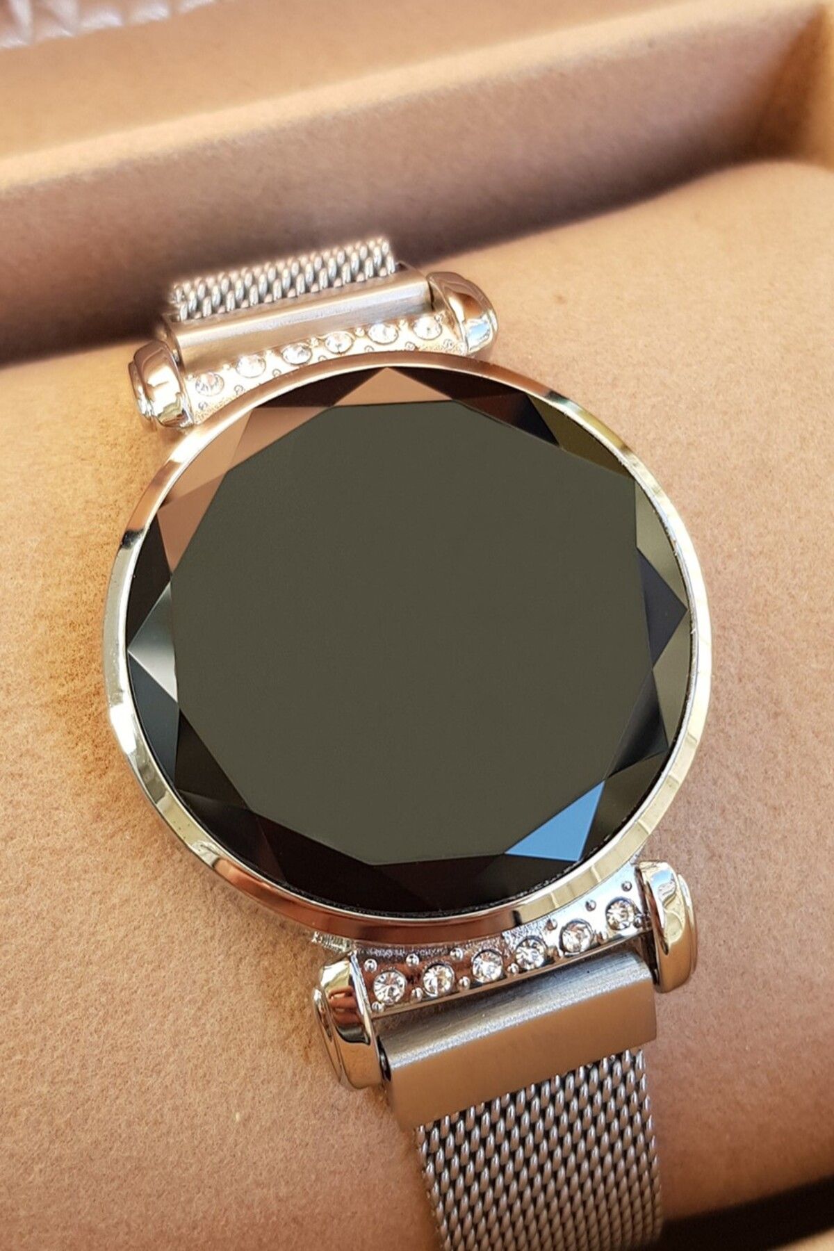 Leerybee Premium Dokunmatik Ekran Mıknatıslı Gümüş Renk Taşlı Kadın Saati