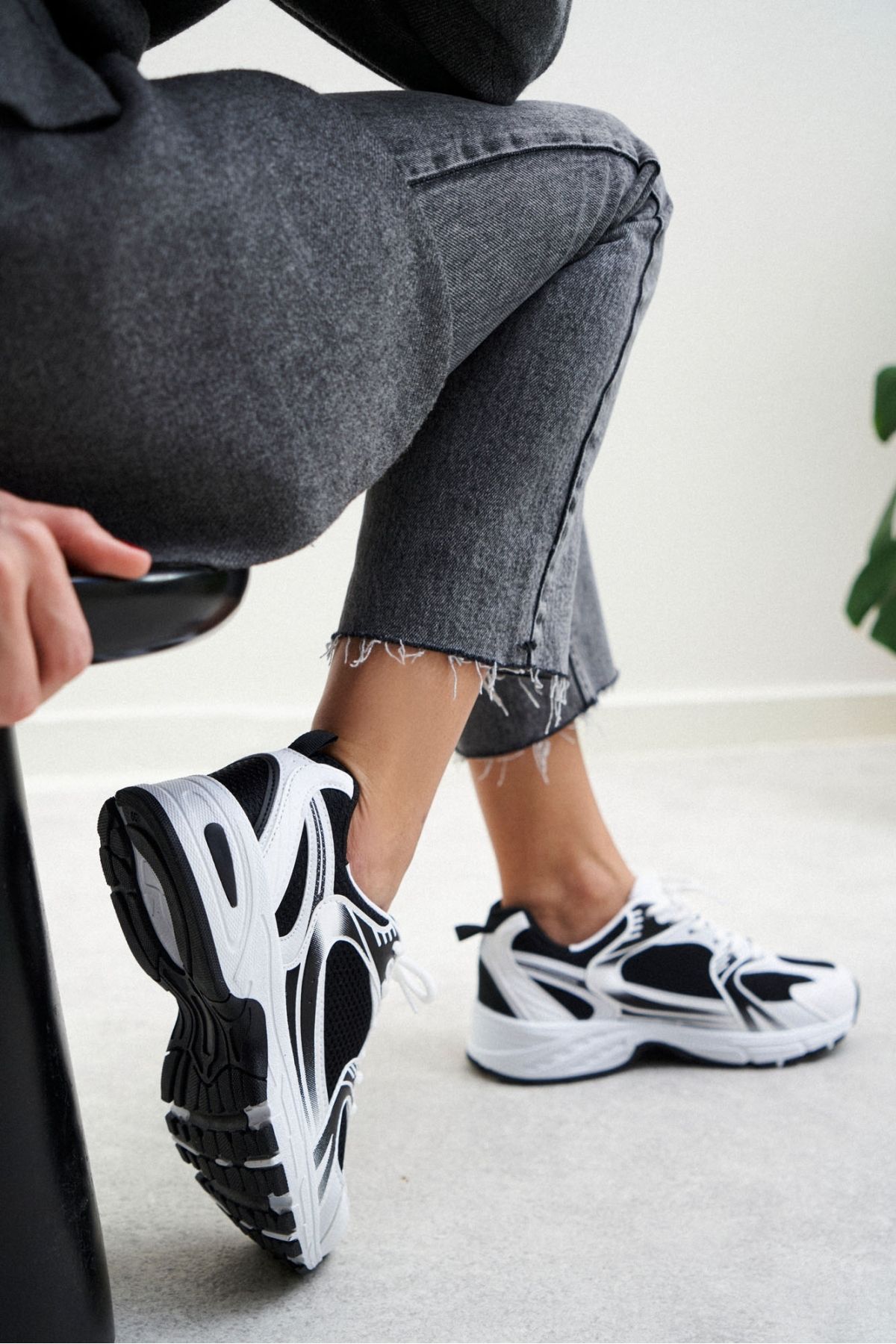 NİŞANTAŞI SHOES Vicky Beyaz Siyah Detay Bağcıklı Kadın Spor Ayakkabı