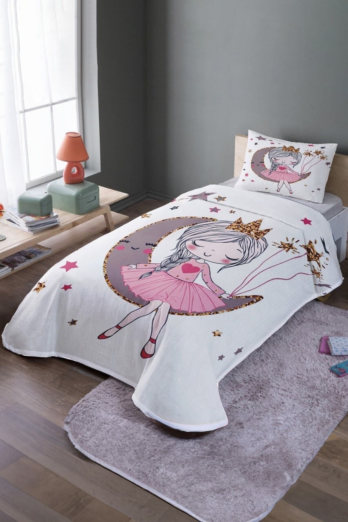 Rual Çocuk&Bebek OdasıBeyaz Aydaki Prenses Desenli Tek Kişilik Yatak Örtüsü Ve Pike Takımı