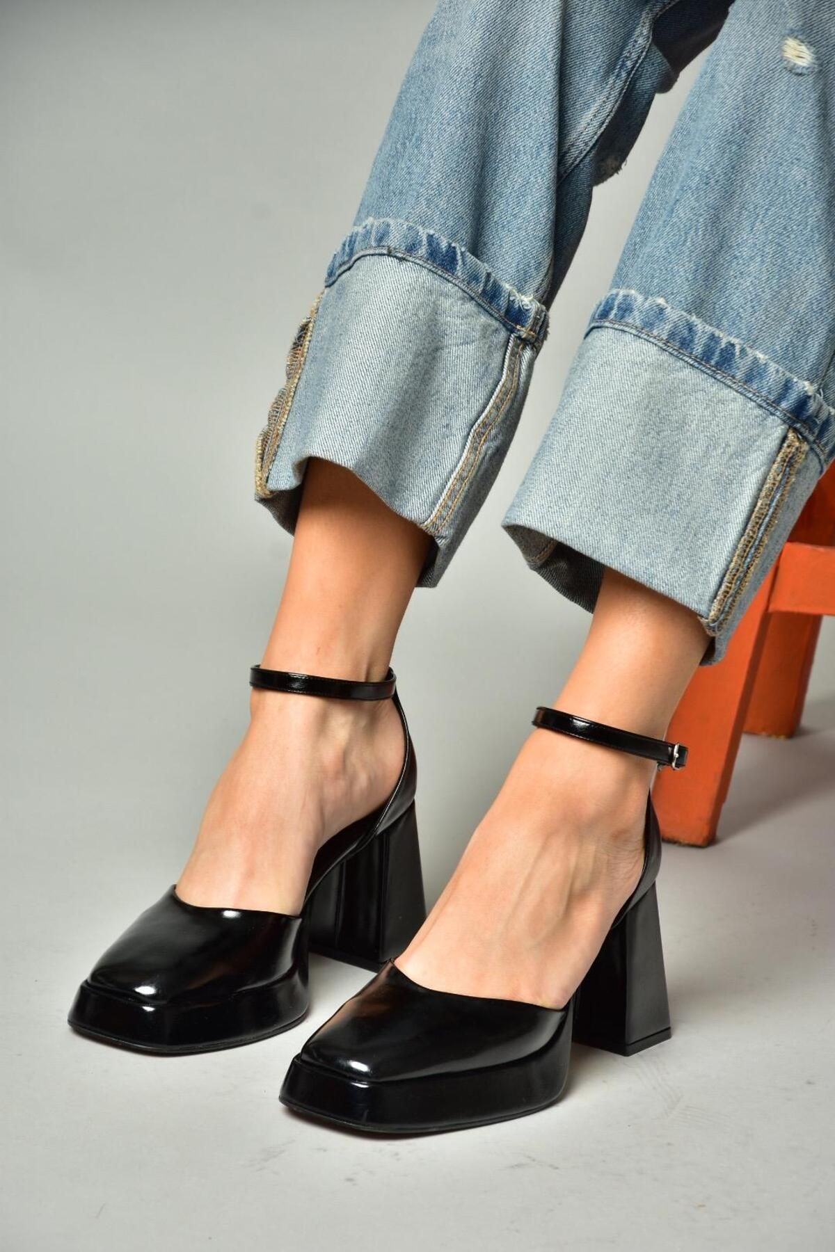 Fox Shoes S282030308 Siyah Rugan Kalın Topuklu Kadın Ayakkabı