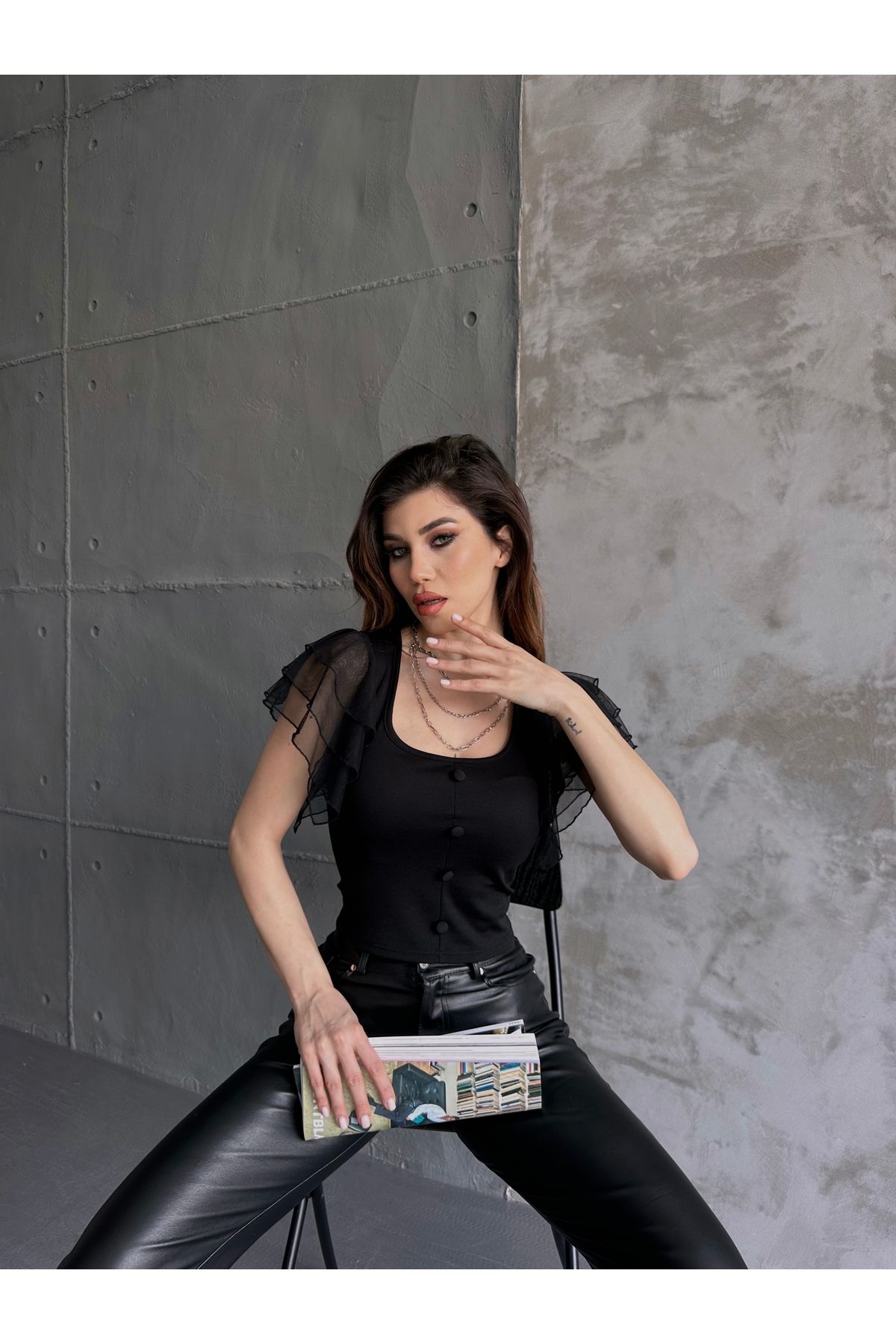 Fav Style Kadın Kolları Tül ve Volanlı Düğme Detaylı Crop Bluz Siyah