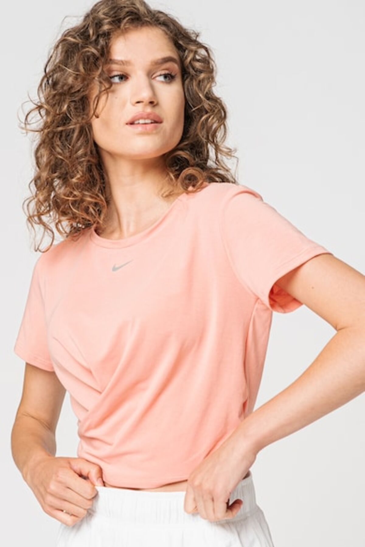Nike Dri-FIT One Luxe Bükümlü Standart Kesimli Kadın T-shirt