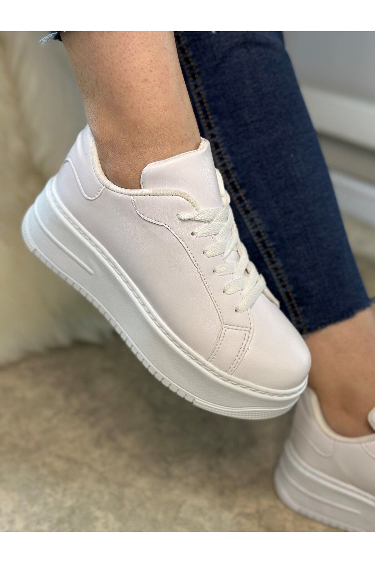 İmerShoes Günlük Kadın Beyaz Sneaker Bağcıklı Hafif Kalın Yüksek Tabanlı Yürüyüş Spor Ayakkabı 060