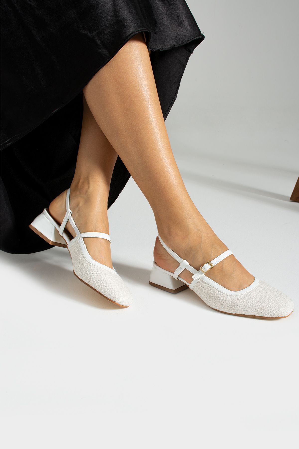 İnan Ayakkabı Kadın Beyaz Renk Detaylı Topuklu Ayakkabı 3 Cm Topuk