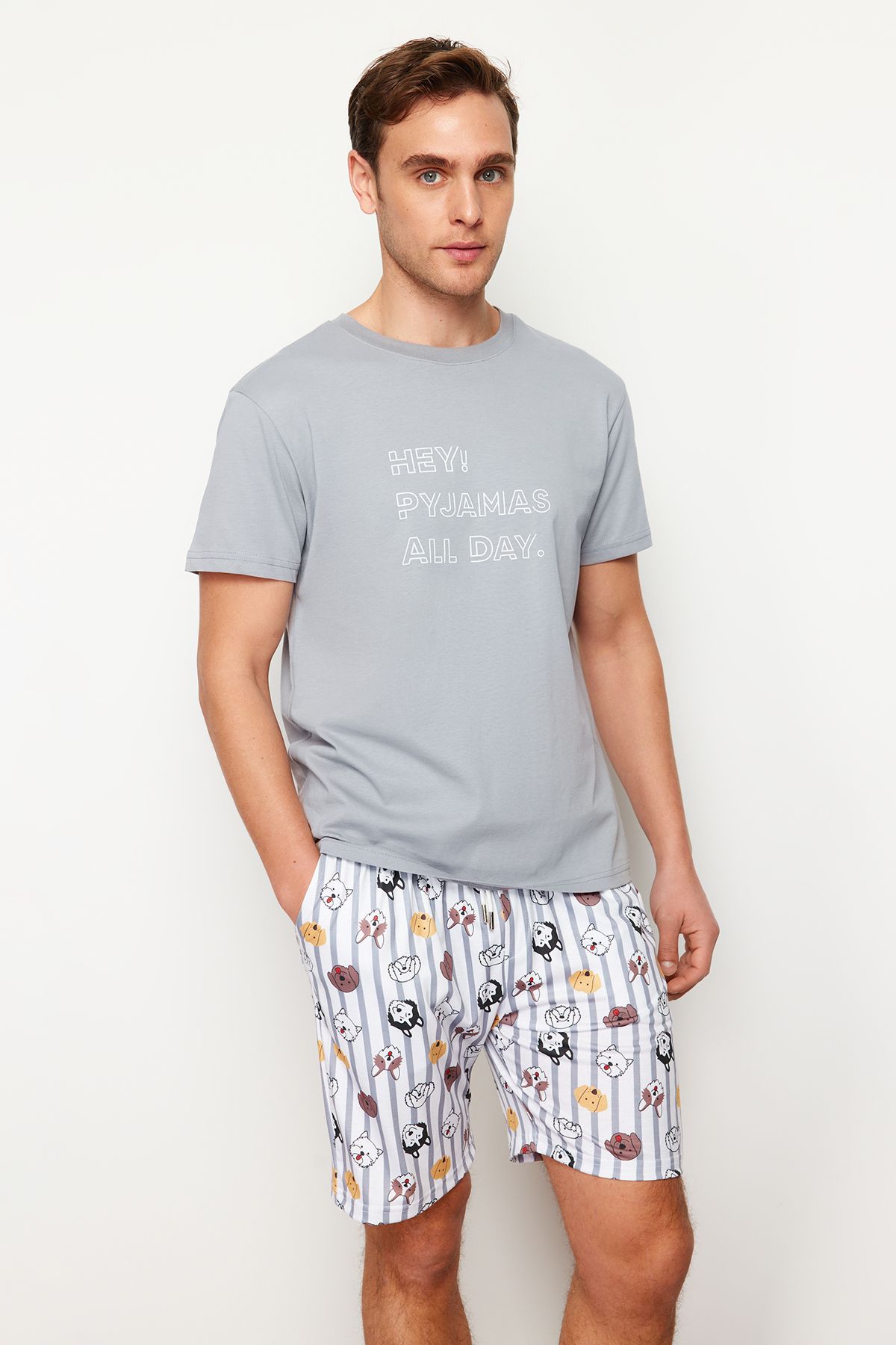 TRENDYOL MAN Gri Regular Fit Baskılı Örme Şortlu Pijama Takımı TMNSS23PT00000