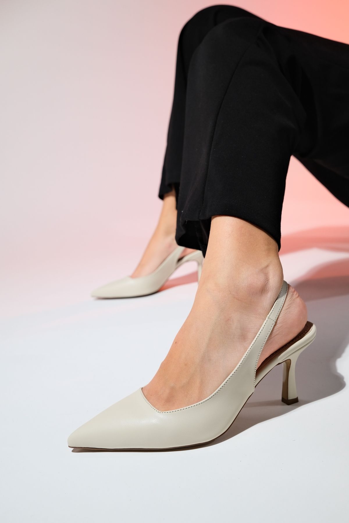luvishoes FLEM Ekru Cilt Kadın Sivri Burun Arkası Açık İnce Topuklu Ayakkabı