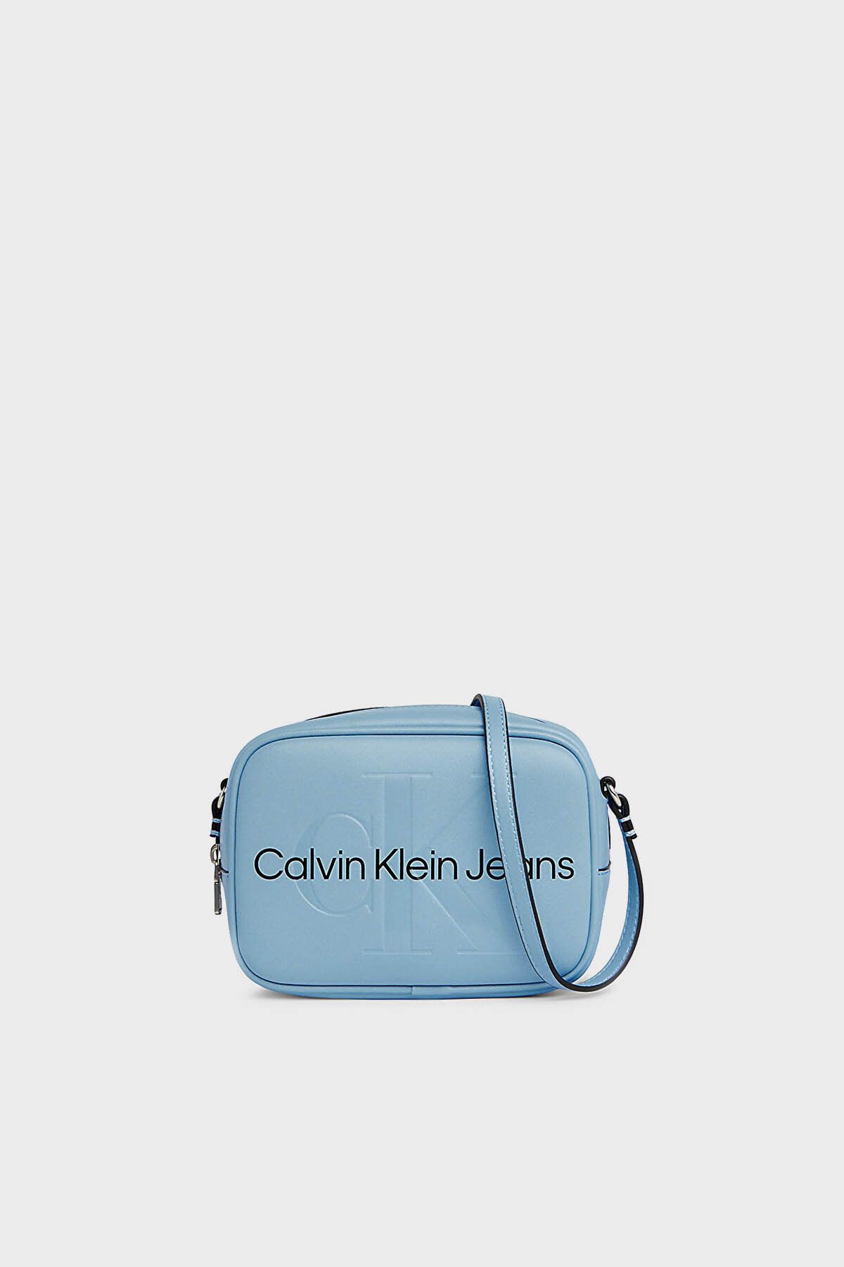 Calvin Klein Fermuarlı Ayarlanabilir Omuz Askılı Çanta K60K610275CEZ  ÇANTA K60K610275 CEZ