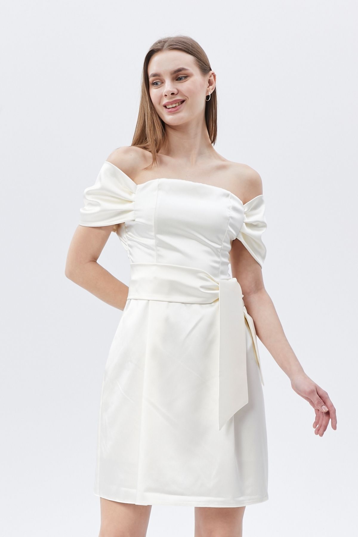 Genel Markalar Beyaz Kol Kemer Detaylı Özel Koleksyon Nişan Nikah Mezuniyet Elbisesi.