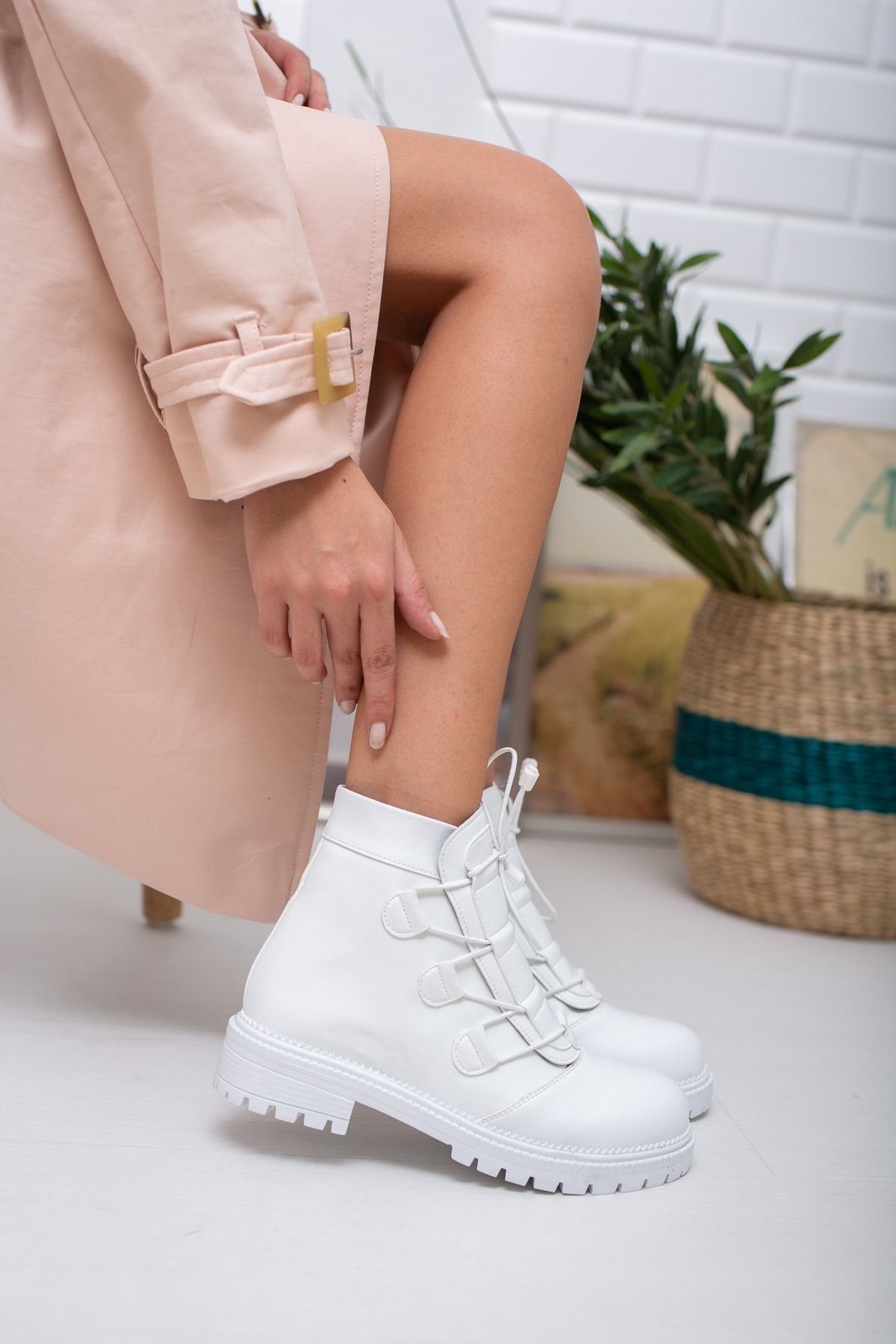 meyra'nın ayakkabıları Beyaz Ciltt Lastik Bağlı Bot
