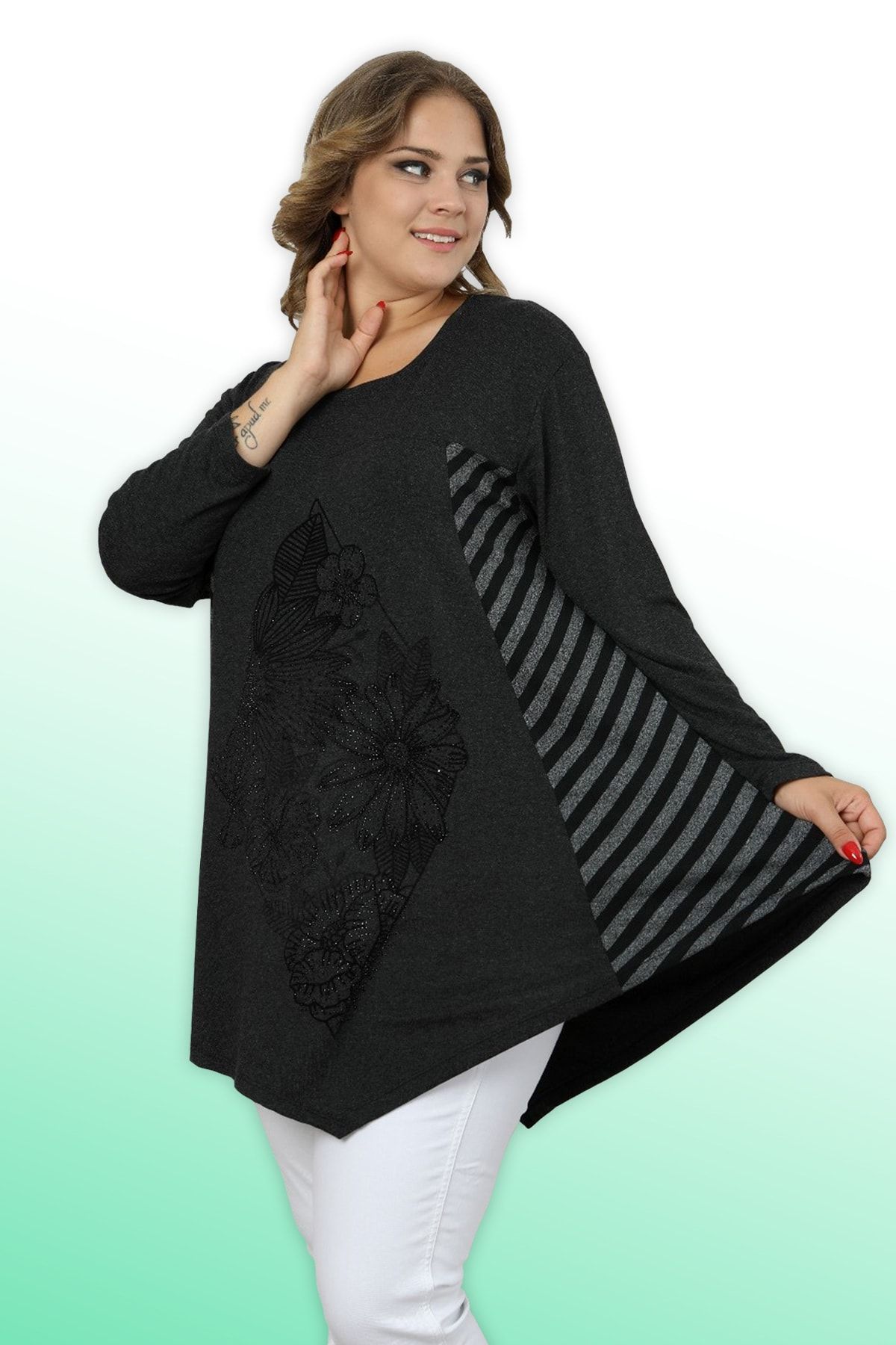 Almira Kadın Siyah Flok Baskı Ve Taş Işlemeli Viskon Likralı Bluz