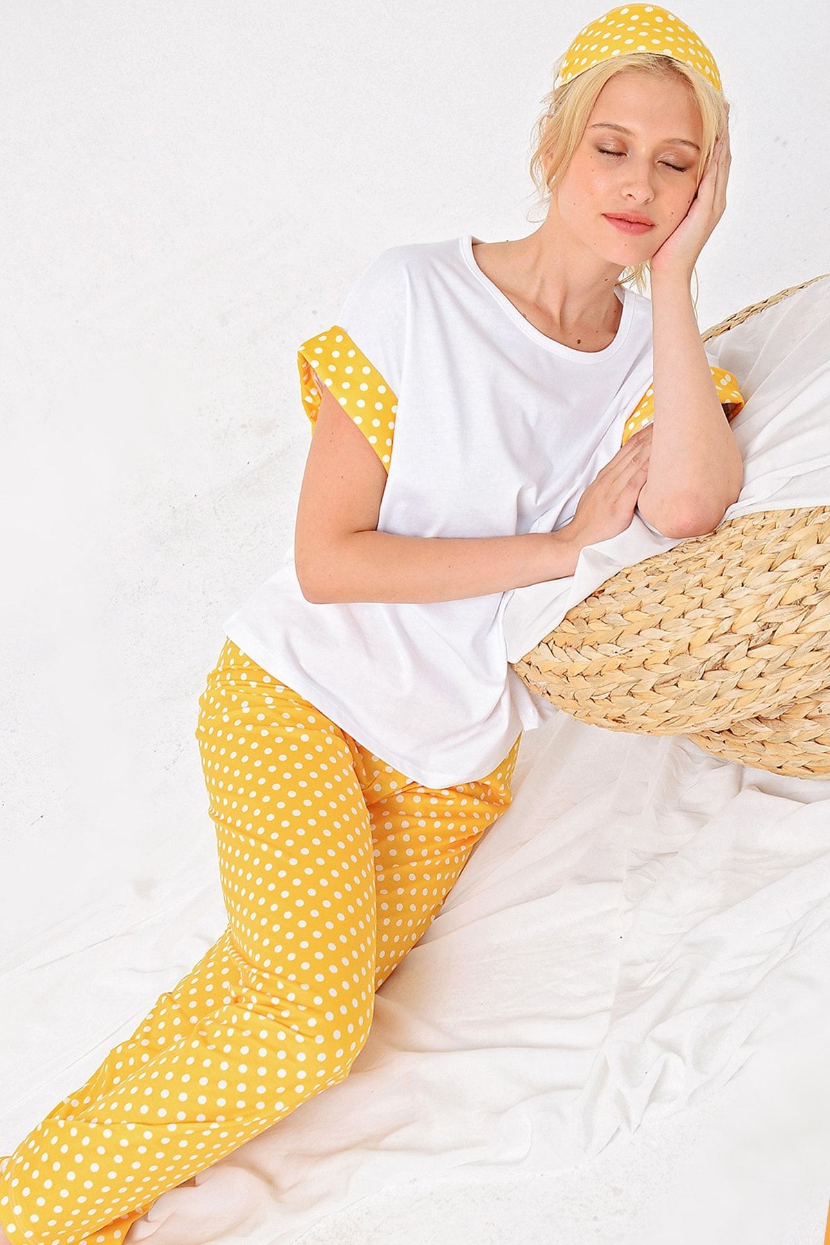 Trend Alaçatı Stili Kadın Sarı Uyku Bantlı Puantiyeli Pijama Takım ALC-X3857