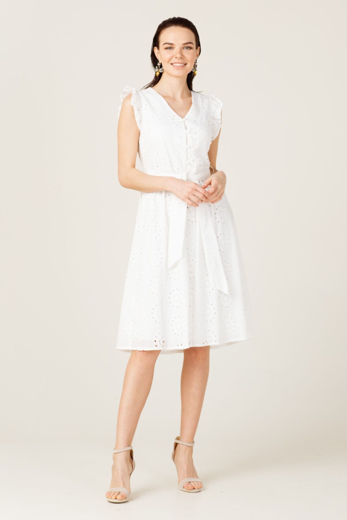 ON Kadın Beyaz Omzu Fırfırlı Düğmeli Elbise